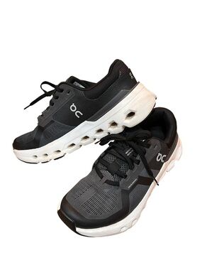 On Cloud Sneakers Black Athletic Shoe Performance On Running women’s Size 8